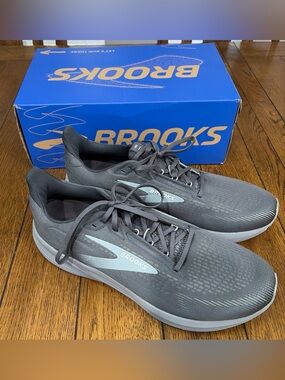 Brooks Mens Revel 8 Running Shoes Primer/Blackened Pearl Men's Size 14 NEW